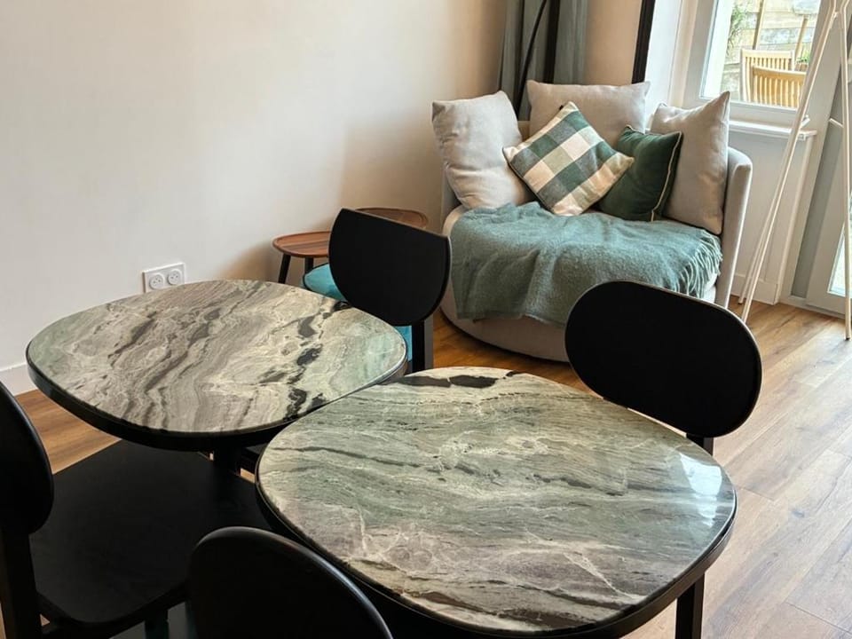 Seating area, Dining area