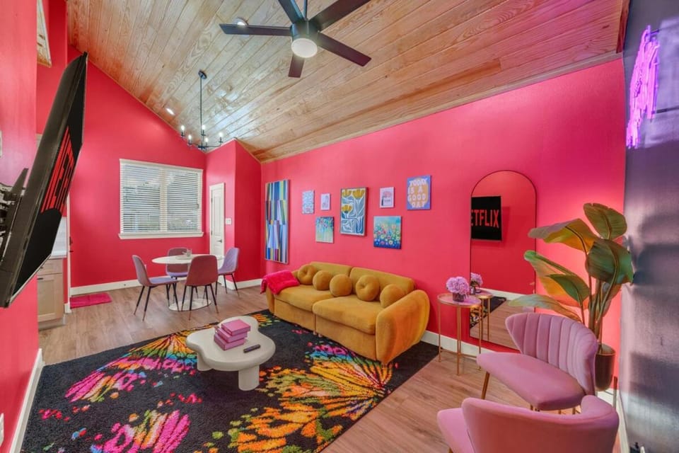 Viral Pink Home Houston B Hot Tub NRG Med Ctr Apartment in Houston