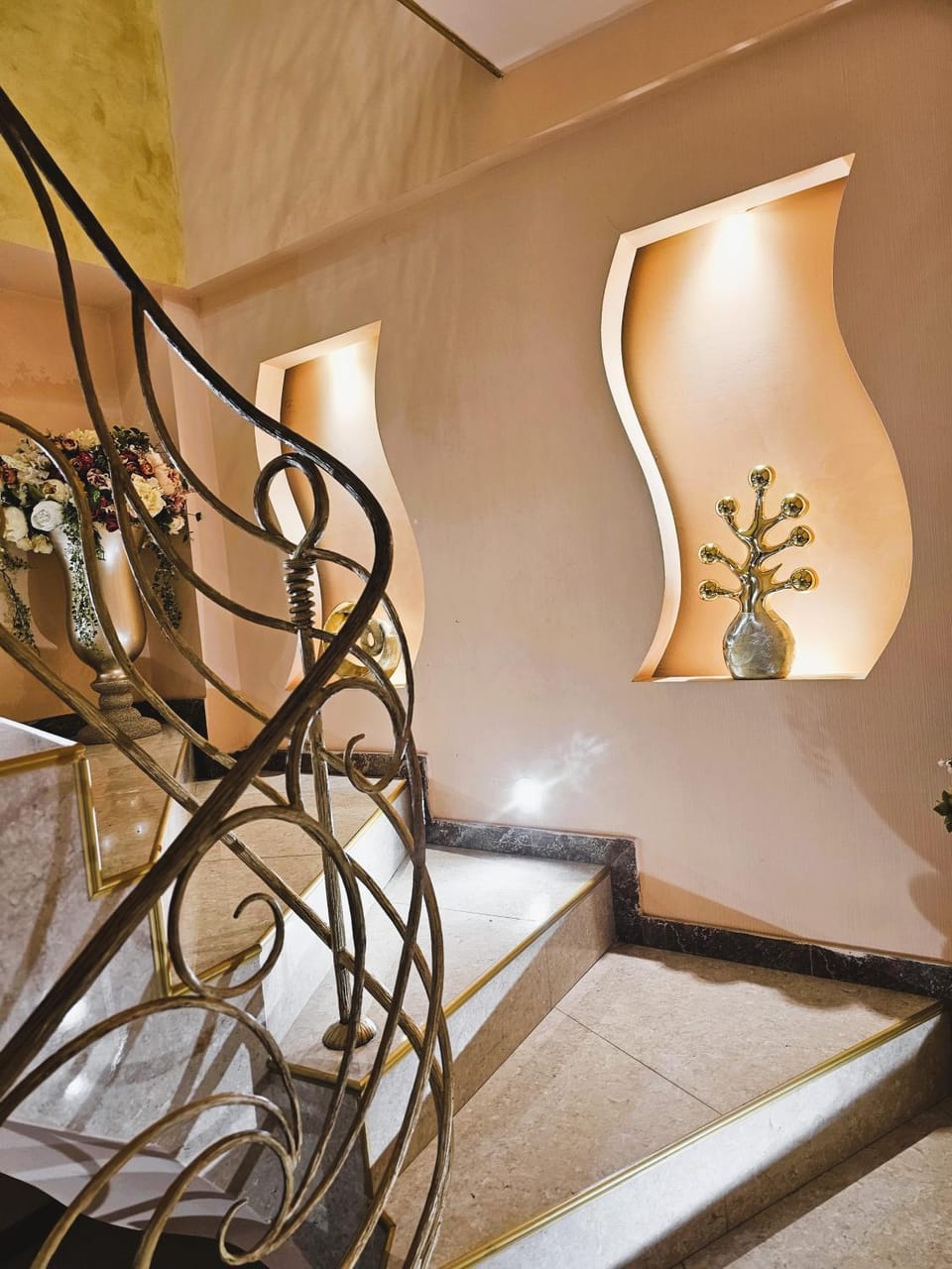 HOUSE OF JOY, Lux Apartment, royal design and furnishings, Bedrooms 3, Hot tub, the great hall, treadmill exercise machine Apartment in Yerevan