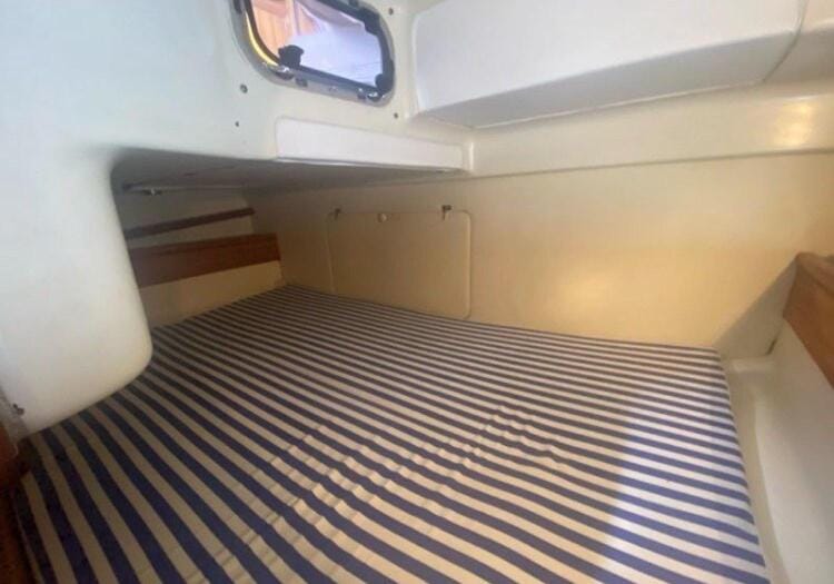 Bateau 4 à 6 pers hyper centre Lorient Docked boat in Lorient