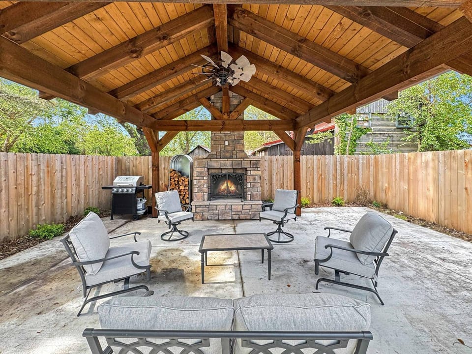 Patio, Day, BBQ facilities