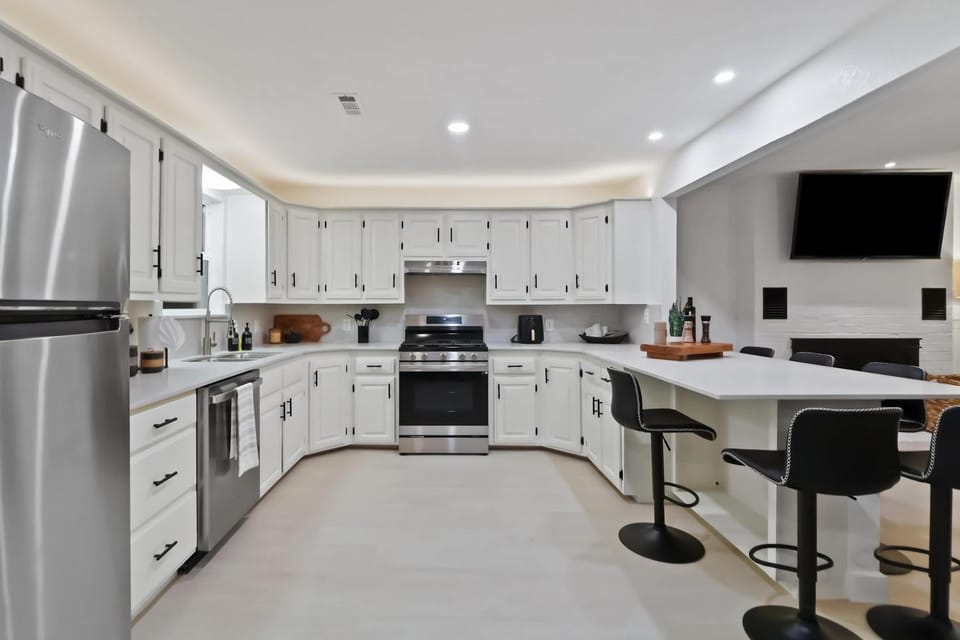 Kitchen or kitchenette, dishwasher, oven, stove