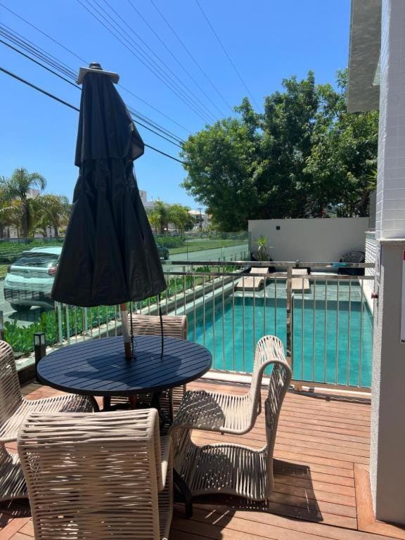 Swimming pool, sunbed