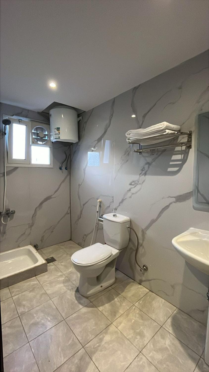 Shower, Toilet, Bathroom, bidet, towels