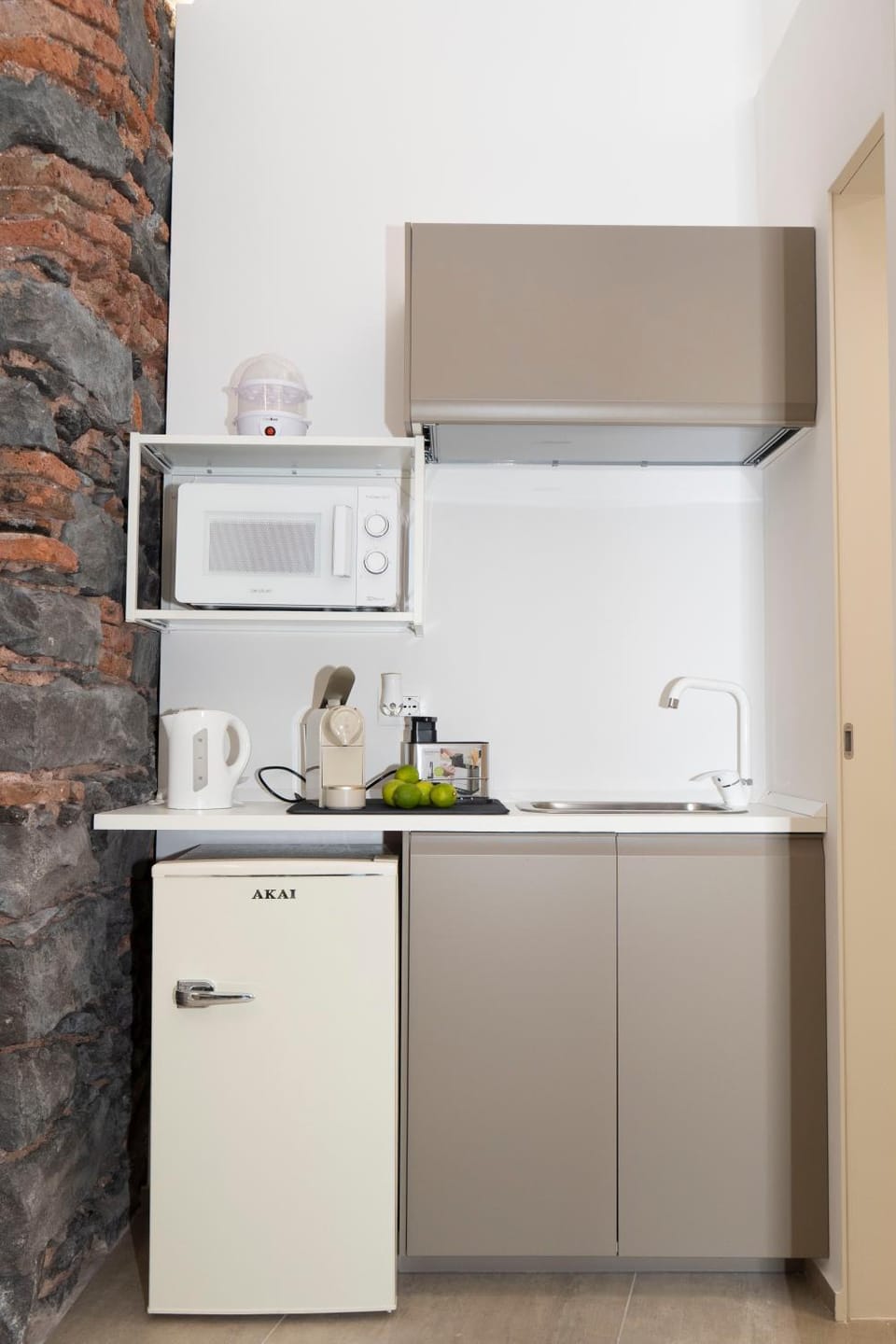 Coffee/tea facilities, microwave, minibar
