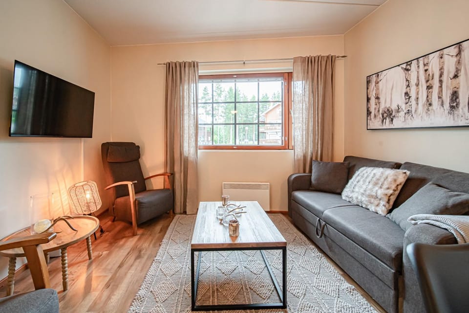 Communal lounge/ TV room, TV and multimedia, Living room, Seating area, Evening entertainment