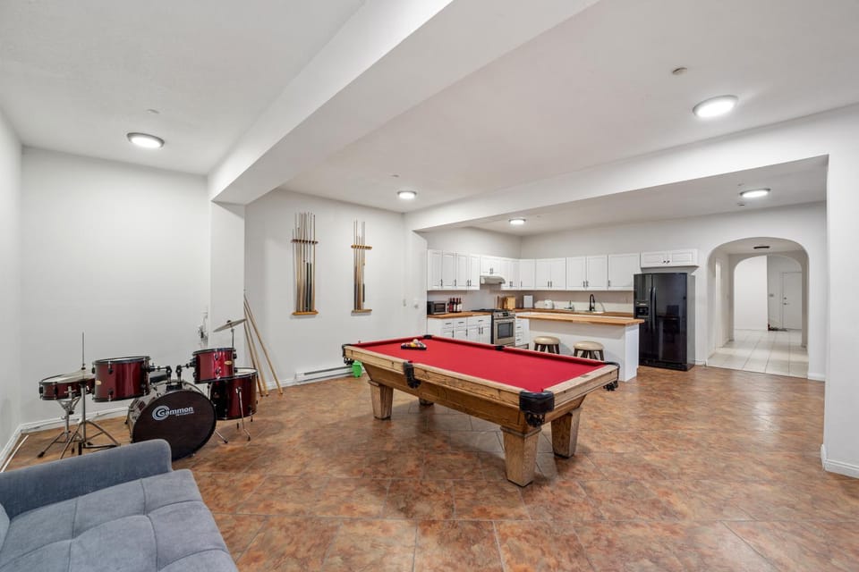 Mountain View Luxury Estate with Pool in West Hills House in Chatsworth