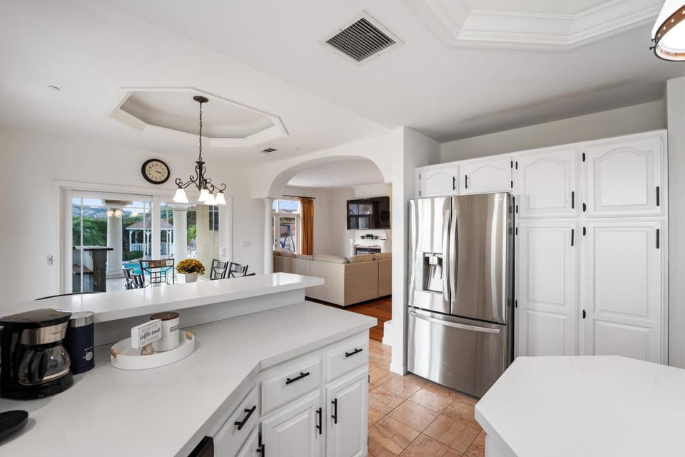 Mountain View Luxury Estate with Pool in West Hills House in Chatsworth