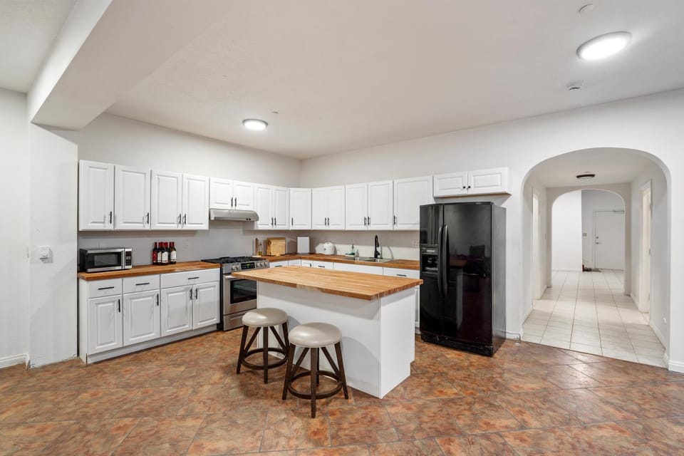 Mountain View Luxury Estate with Pool in West Hills House in Chatsworth