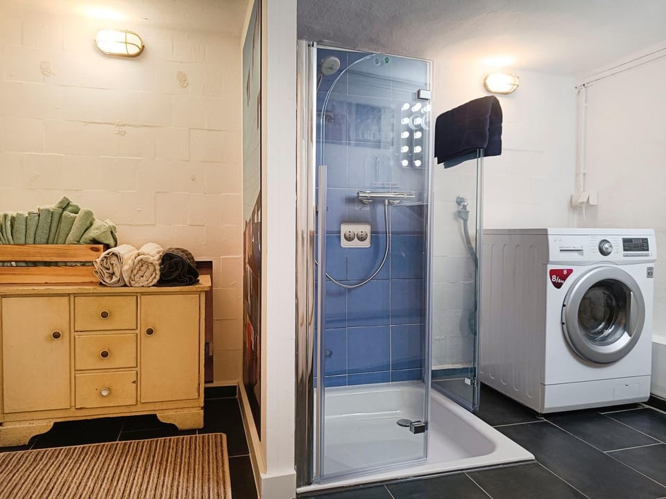 Shower, Bathroom, washing machine