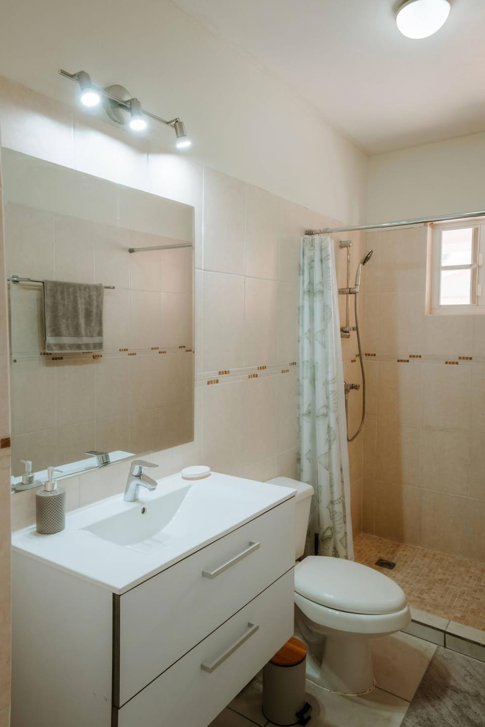 Shower, Bathroom, towels