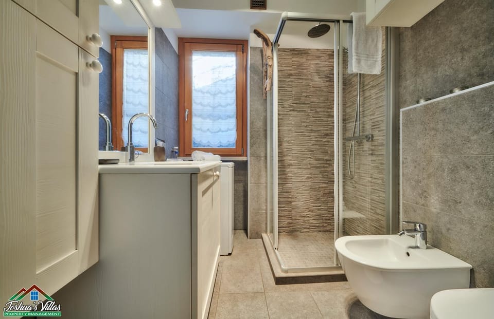 Sunset Apartment with Air Conditioning and Lake View Apartment in Province of Lecco