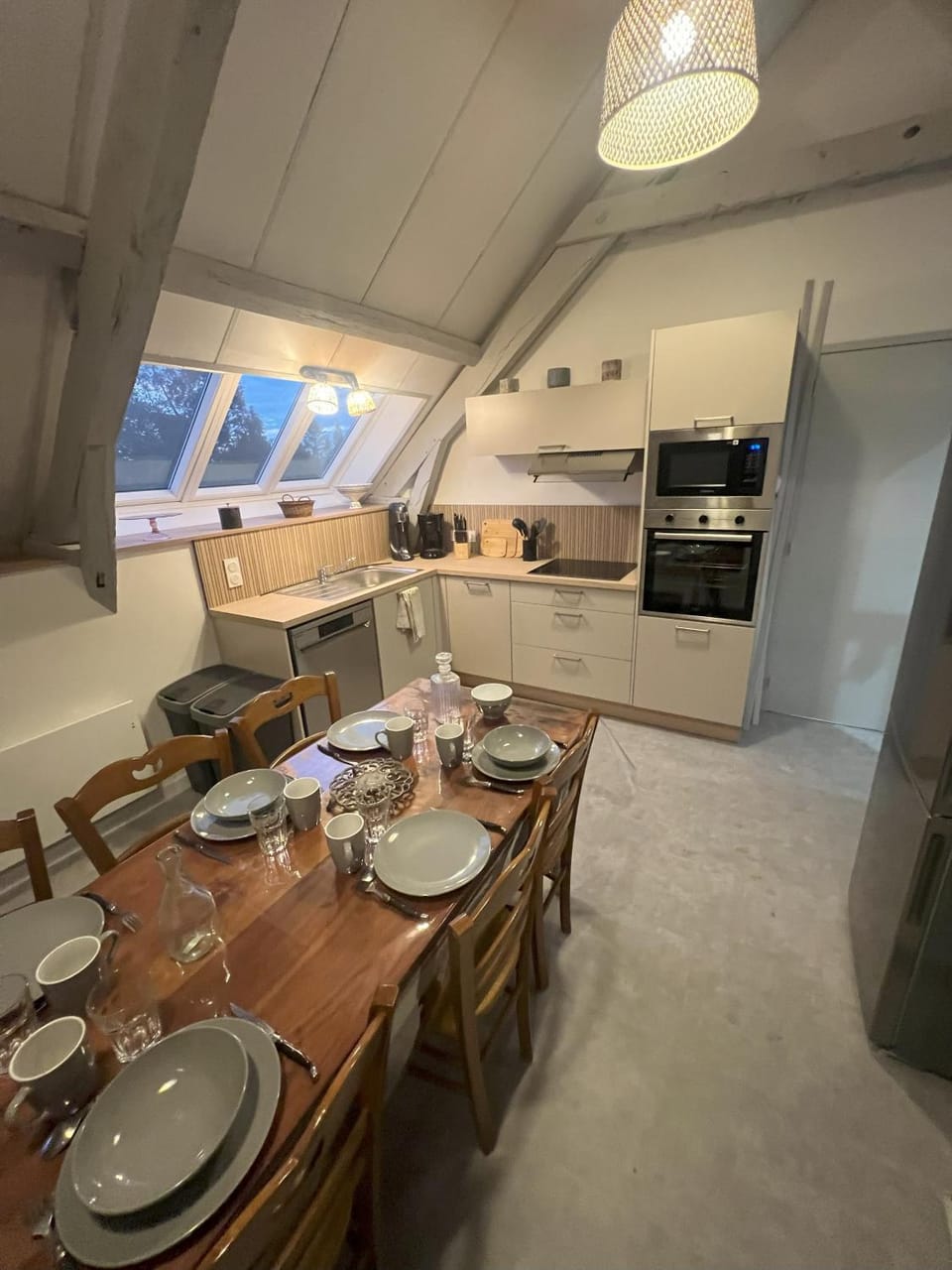 Kitchen or kitchenette, Food and drinks, Dining area, oven, stove