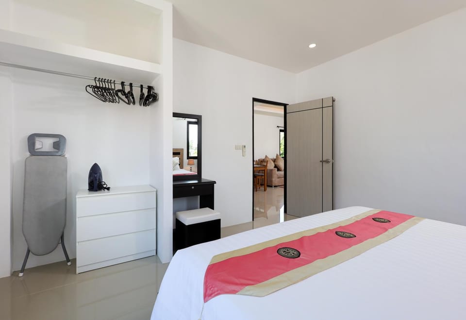 Bed, Photo of the whole room, Bedroom, wardrobe, air conditioner