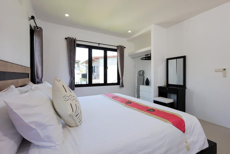 Bed, Photo of the whole room, Bedroom, air conditioner