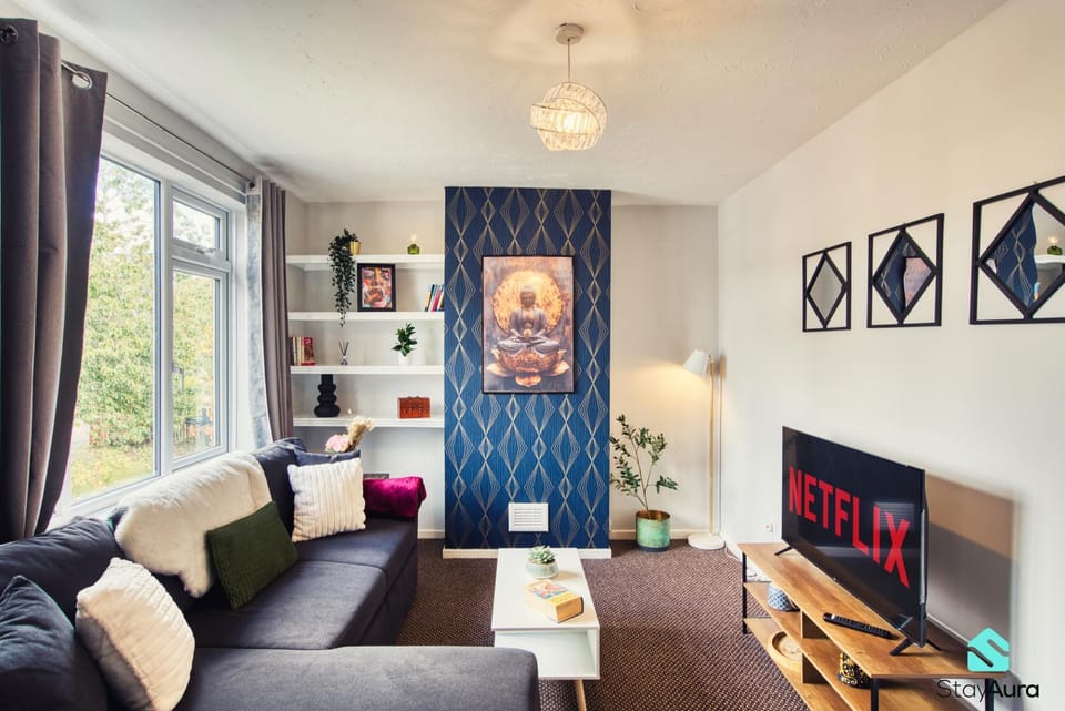 Modern 2 Bed, Sleeps 6 & Free Parking & By Stay Aura Short Term Rental Newcastle Apartment in Newcastle upon Tyne