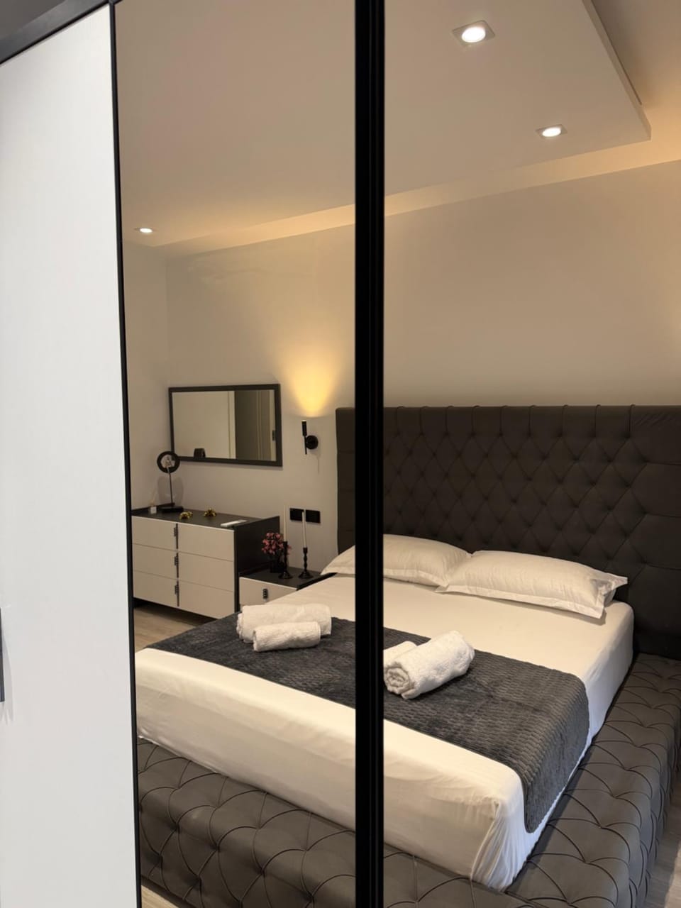 Teds luxury apartments 2 Apartment in Tirana