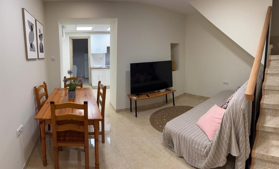 Communal lounge/ TV room, TV and multimedia, Living room, Dining area