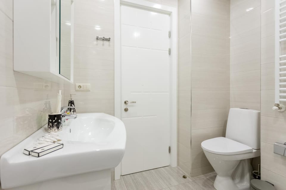 Shower, Toilet, Bathroom, Bath, towels