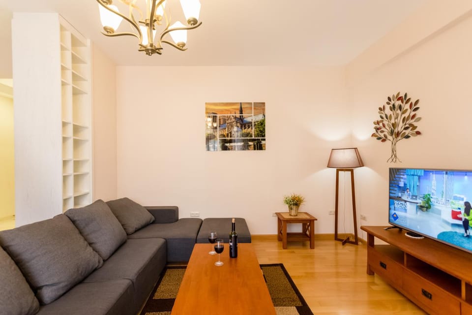 Communal lounge/ TV room, TV and multimedia, Living room, Seating area, Evening entertainment