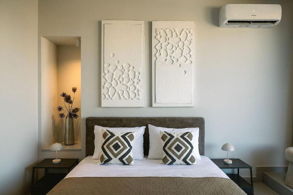 Bed, Photo of the whole room, Bedroom, air conditioner