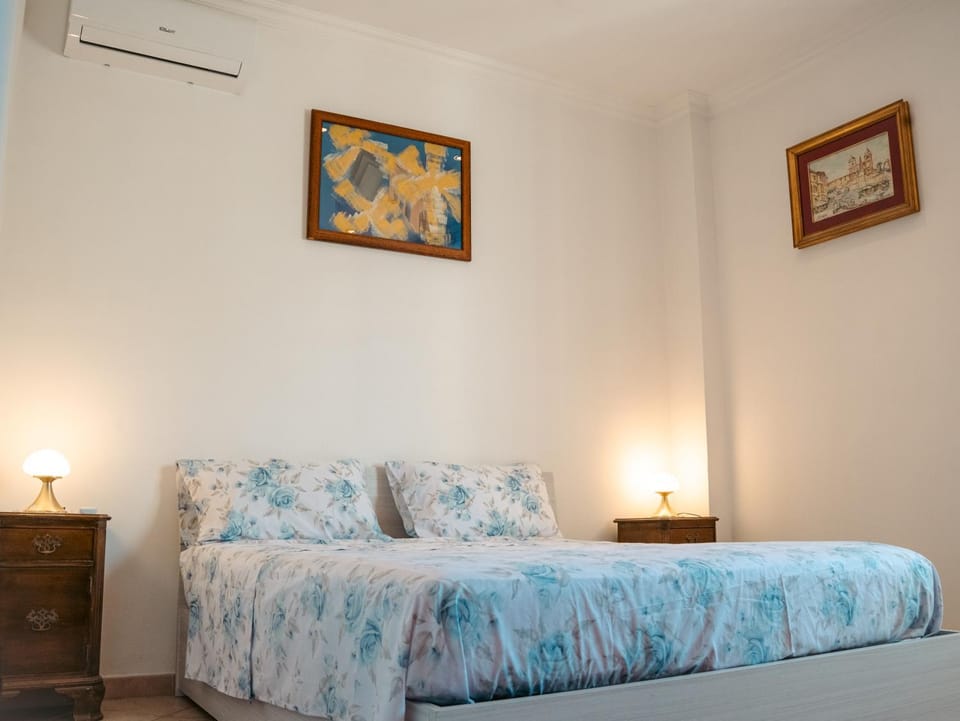 Bed, air conditioner
