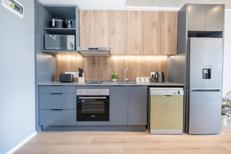 Coffee/tea facilities, Kitchen or kitchenette, dishwasher, oven, stove, toaster