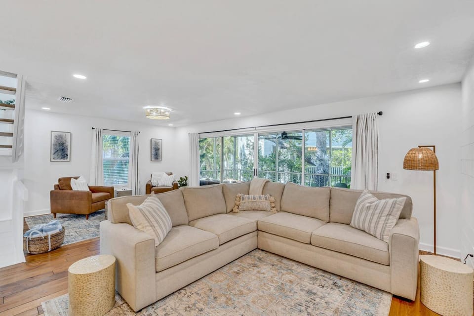 Living room, Seating area, Family