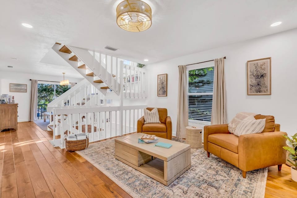 Activities, Game Room, Living room, Seating area