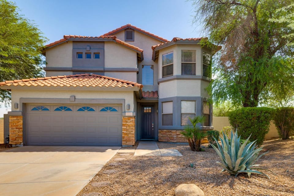 Pool, Putting Green, West Valley Family Home House in Goodyear