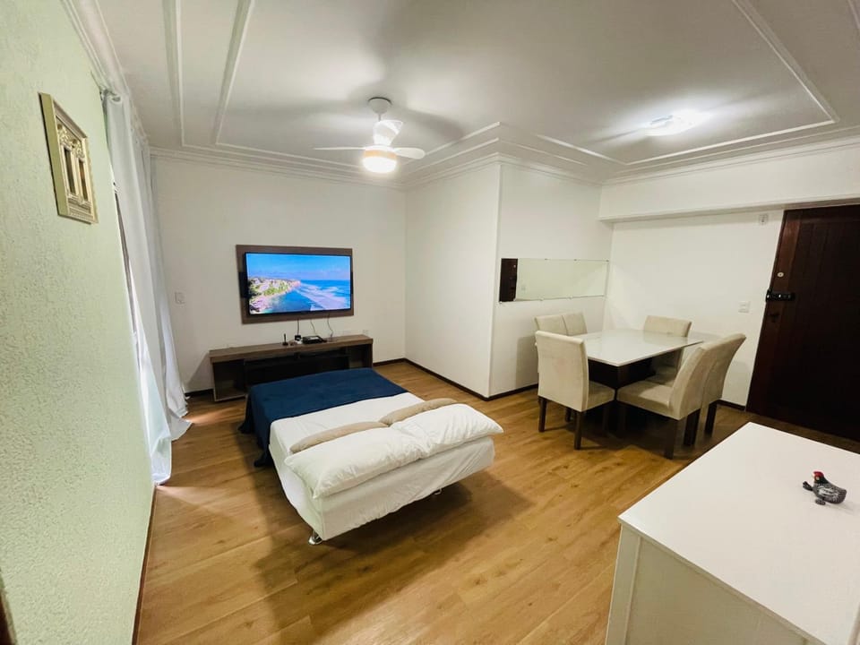 Bed, TV and multimedia, Living room, Seating area, Dining area, towels