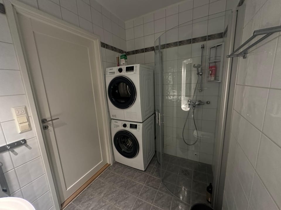 Shower, Bathroom, washing machine, dryer
