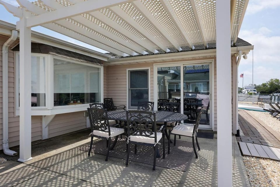 Bluebeard Coastal Escape House in Waretown