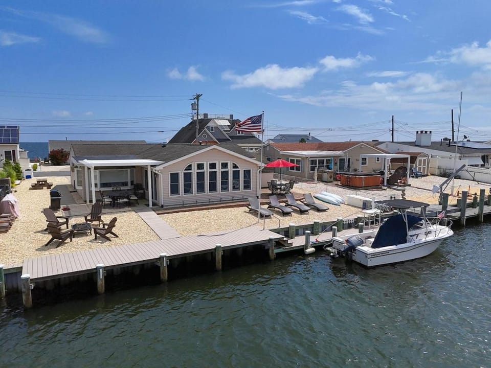 Bluebeard Coastal Escape House in Waretown