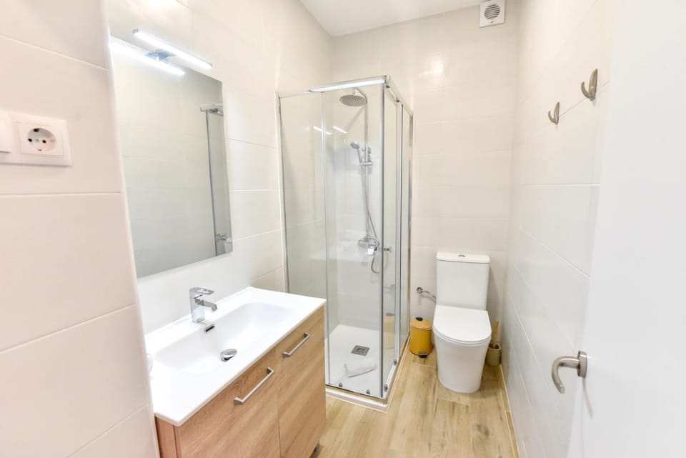 Shower, Bathroom, towels