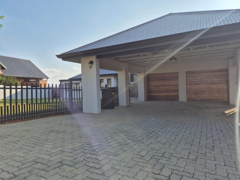 Golf Course Haven House in North West, South Africa