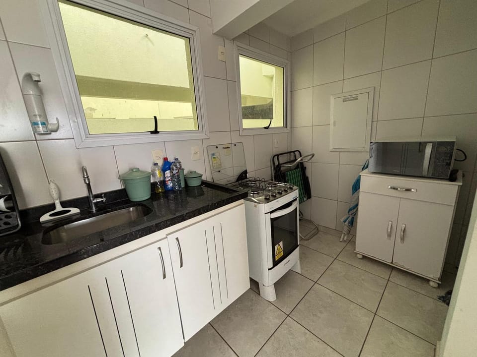Coffee/tea facilities, Kitchen or kitchenette, Communal kitchen, kitchen