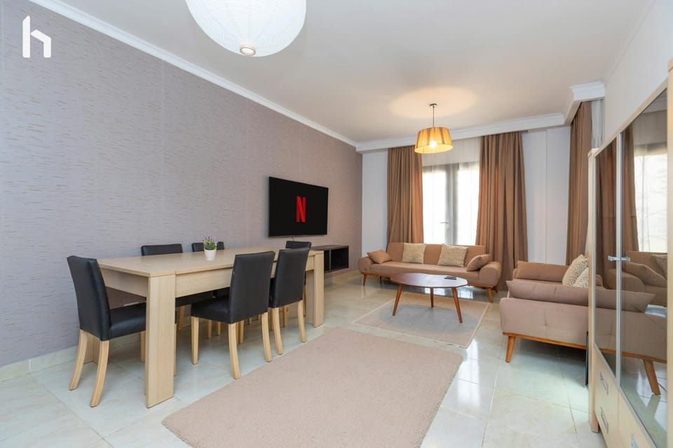 Communal lounge/ TV room, TV and multimedia, Living room, Seating area, Dining area