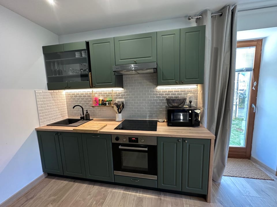 Kitchen or kitchenette