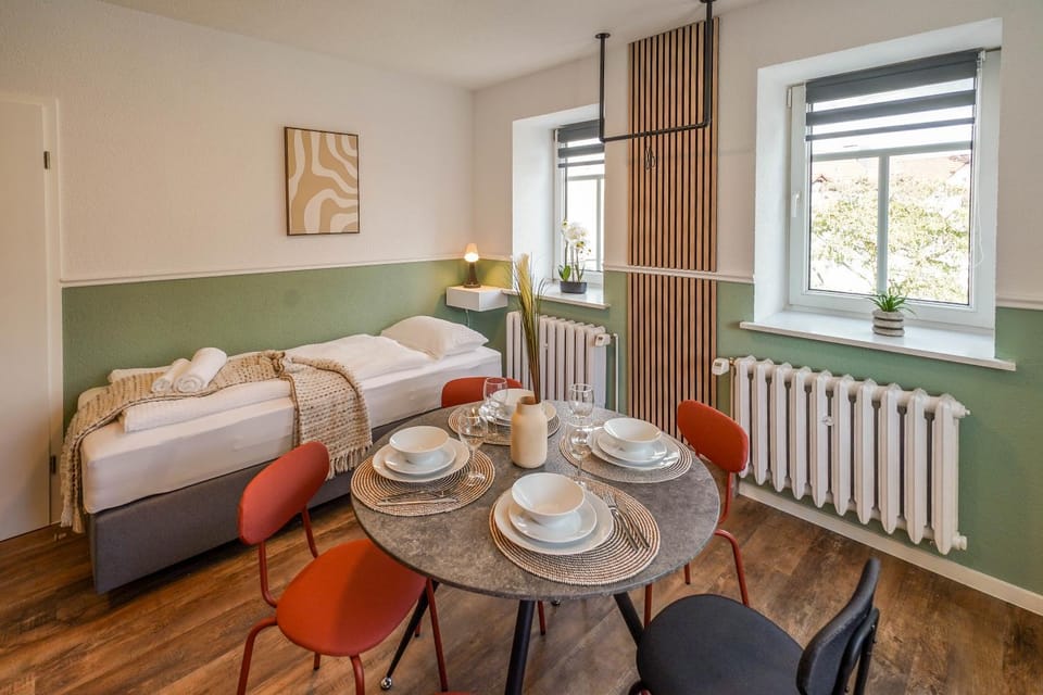 Bed, Seating area
