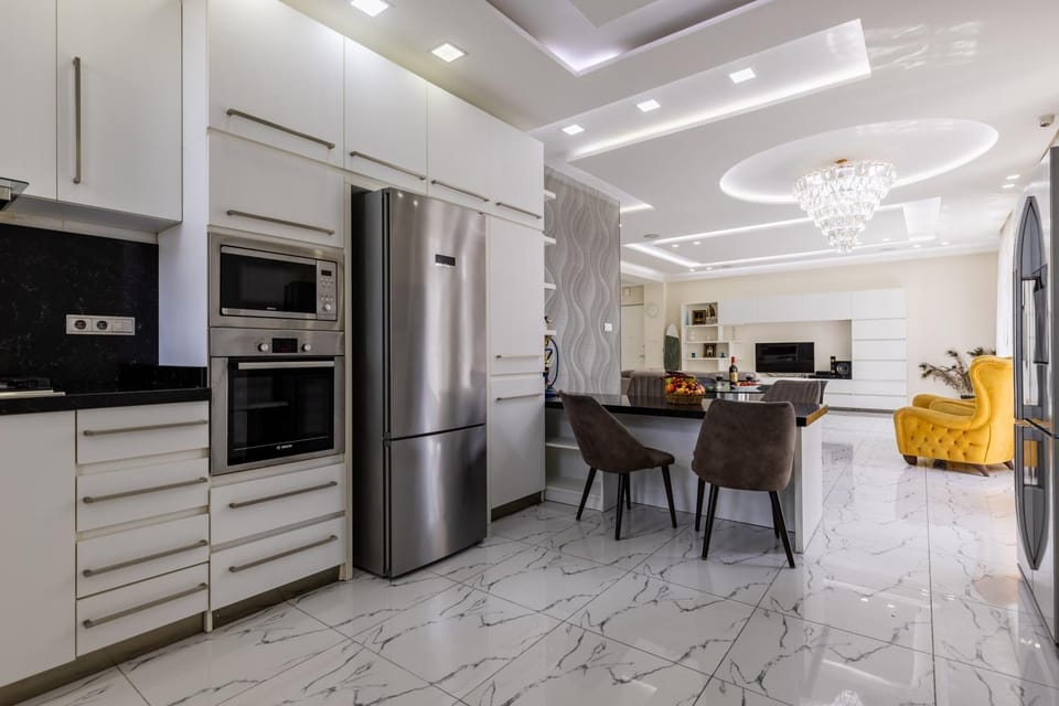 Kitchen or kitchenette, Dining area, dishwasher, minibar, oven, stove, toaster