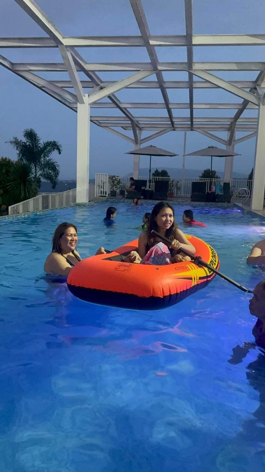 Unit 1111 Cozy New Penthouse with free WIFI, swimming pool, gym, fully air condition Bed and Breakfast in Cagayan de Oro