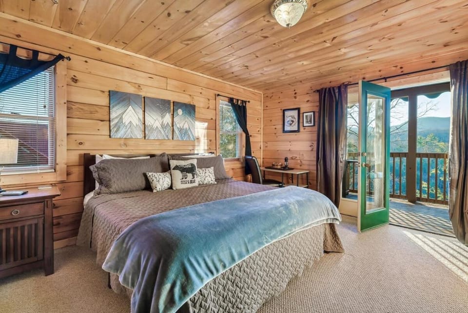 Balcony/Terrace, Bedroom, Mountain view