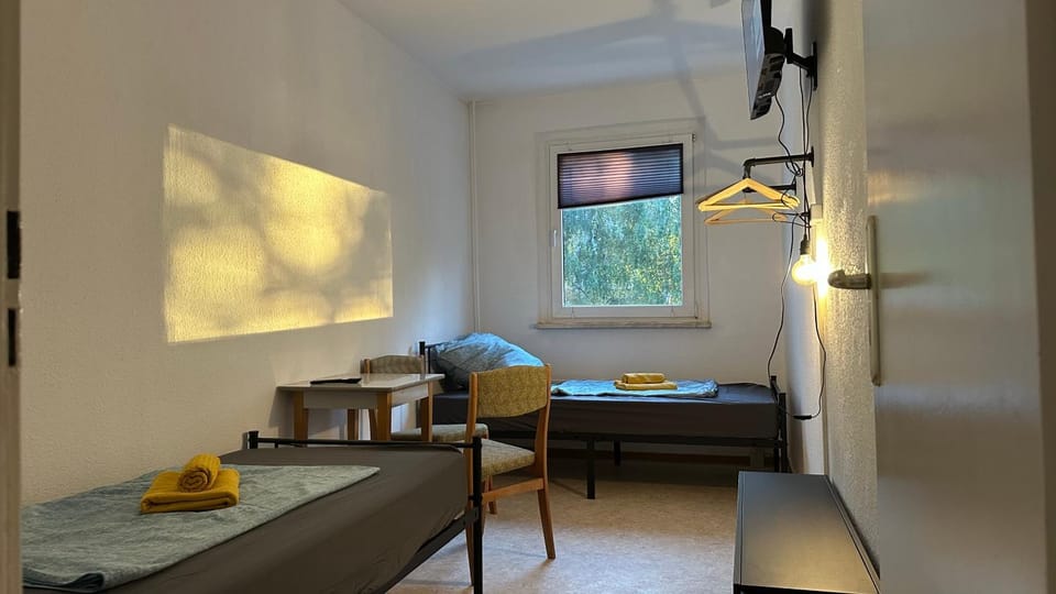 Bed, TV and multimedia, Photo of the whole room, Seating area, Bedroom, towels