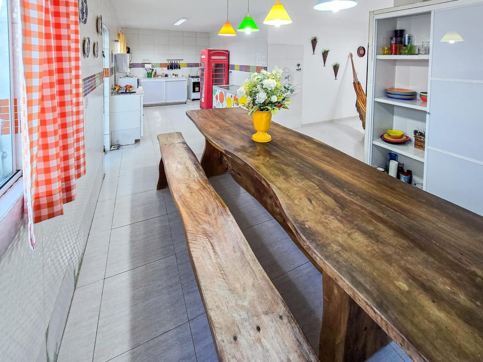 Kitchen or kitchenette, Dining area, minibar, oven, stove