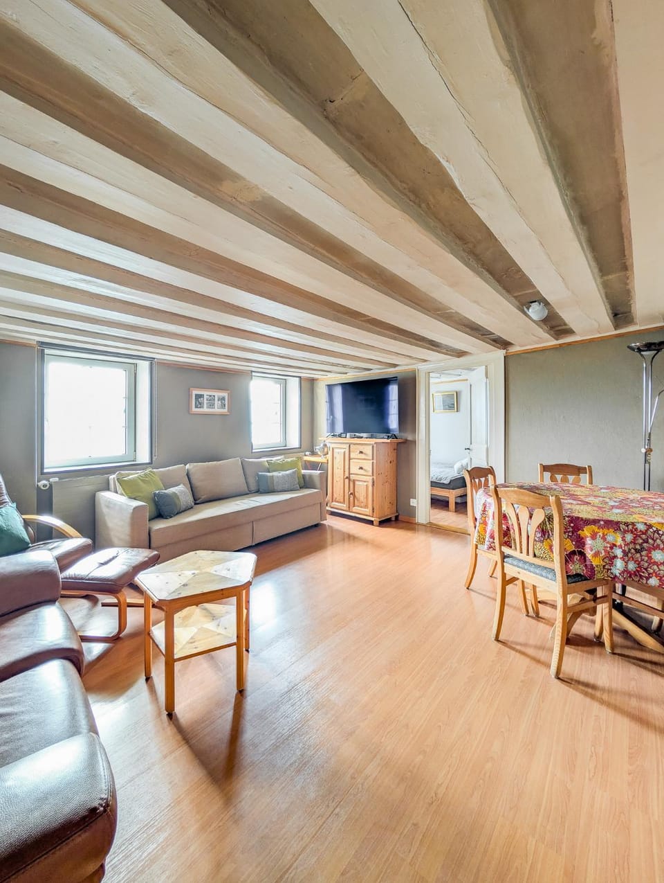 Communal lounge/ TV room, TV and multimedia, Living room, Seating area, Dining area
