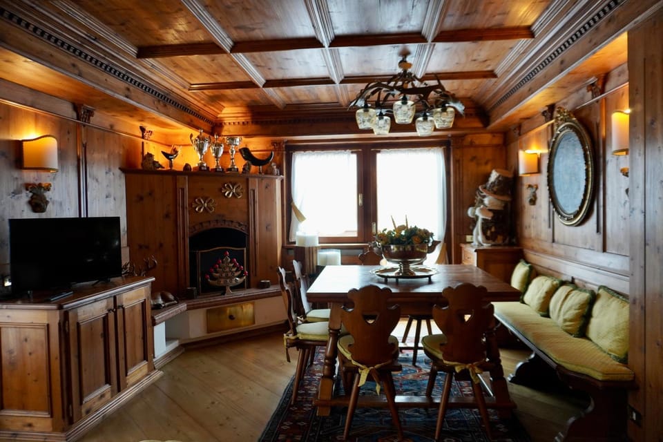 Communal lounge/ TV room, Living room, Dining area