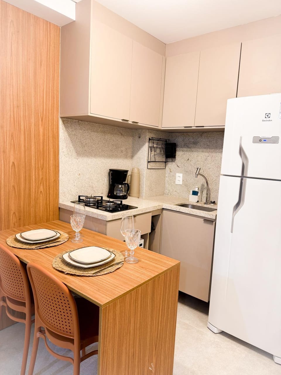 Kitchen or kitchenette, Dining area, stove, toaster