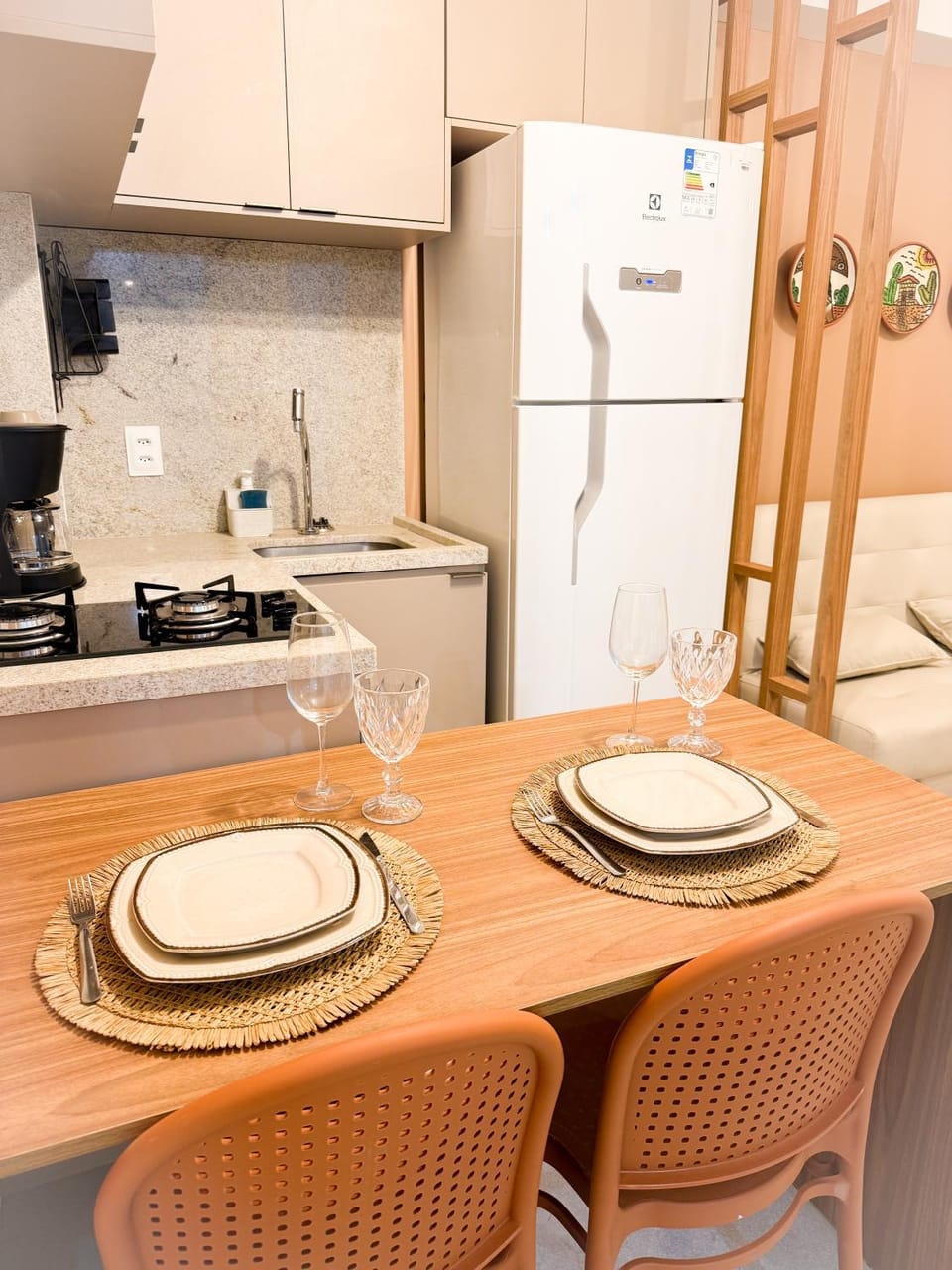 Kitchen or kitchenette, Dining area, oven