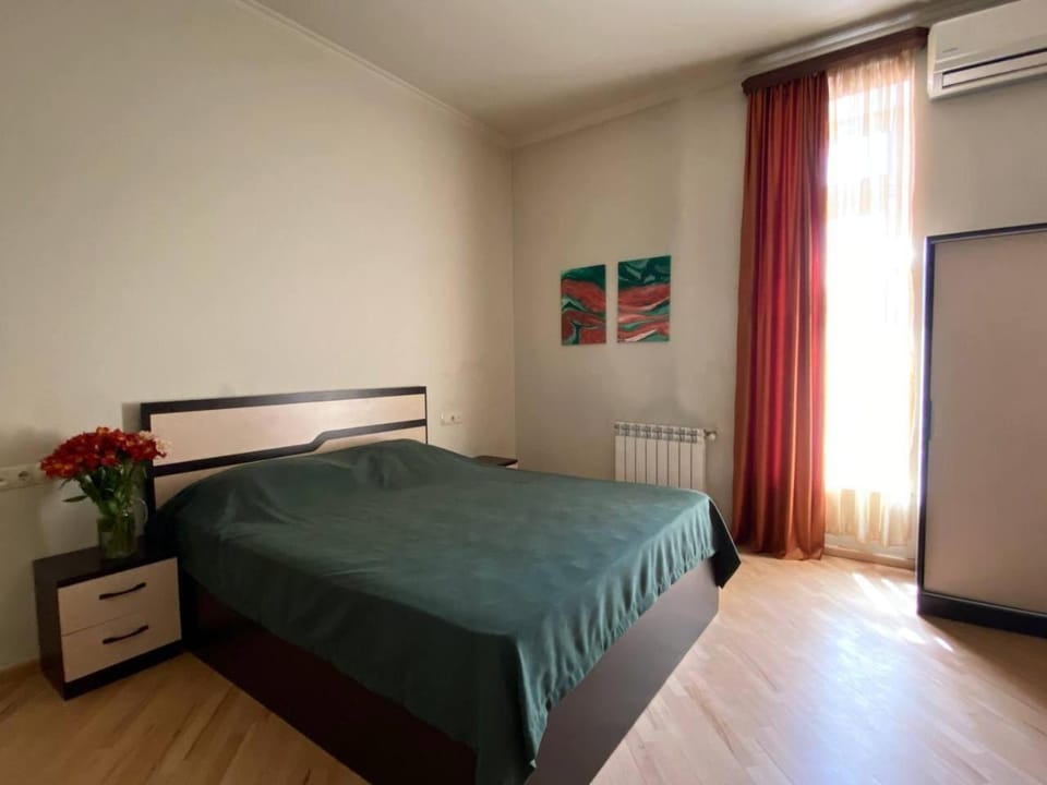 Bed, Photo of the whole room, air conditioner